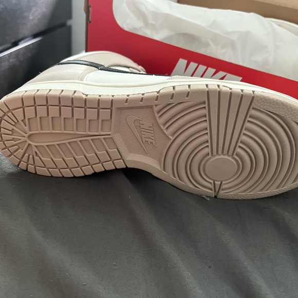 Nike dunk high size 8 Women’s - Picture 3 of 5